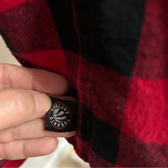 Frank & Oak Women’s Medium Toronto Raptors Red Black Checkered Plaid Flannel NBA - Picture 3 of 12